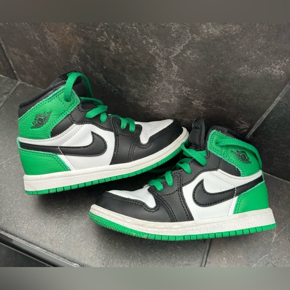 Toddler boy 9C shoe. Jordan 1 - Picture 1 of 5